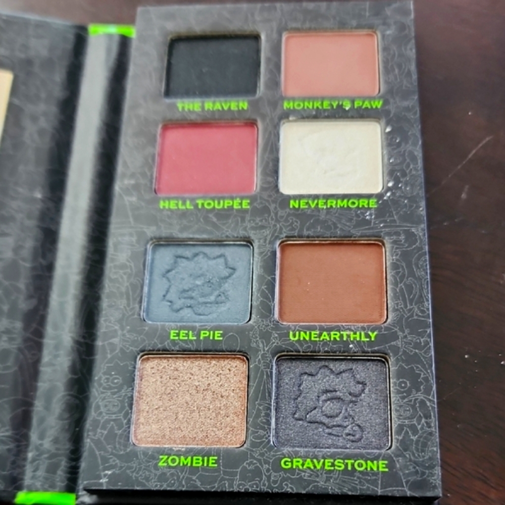 Revolution x The Simpsons Treehouse of Horror Palette - Picture 3 of 5